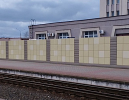 Новый забор вокзала в Гродно: неочевидное, но удачное решение